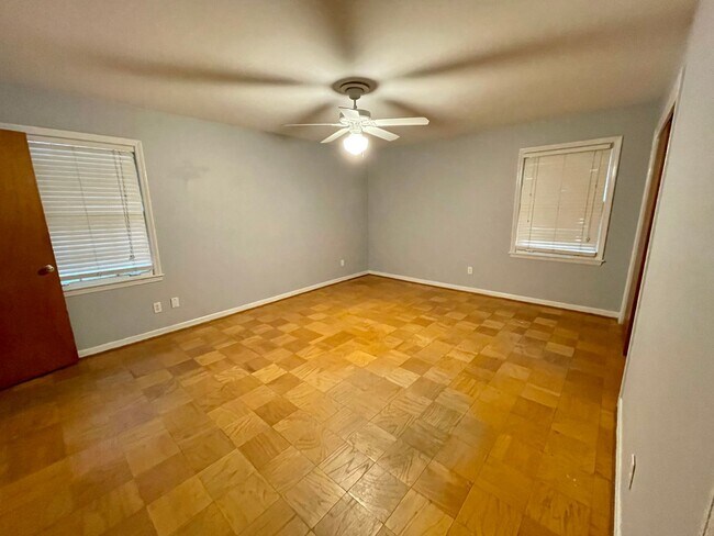Building Photo - UPCOMING LISTING CLOSE TO SOUTH!