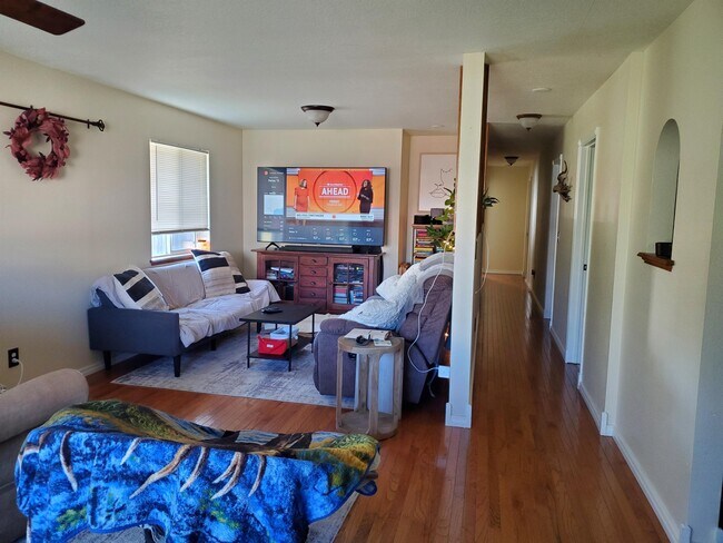 Foto del edificio - 1304 Wineglass Ln