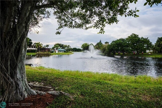 Building Photo - 3950 Silver Maple Dr