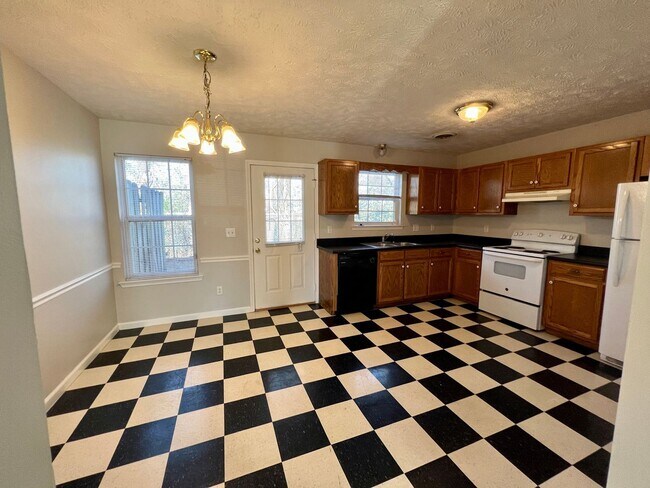 Building Photo - 2 br, 2.5 bath House - 1517 Center Pointe Dr.