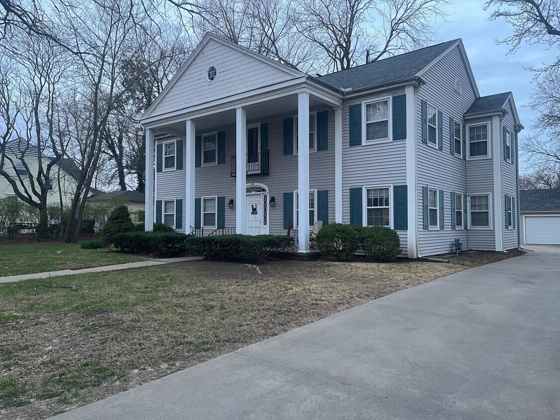 Building Photo - Mahon-1221