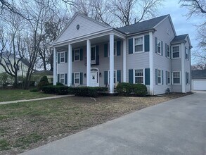 Building Photo - 1221 SW Oakley Ave