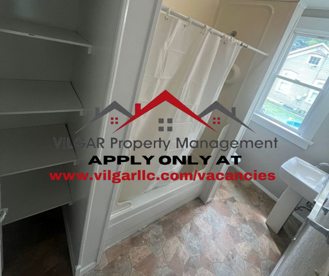 Building Photo - 109 3rd St