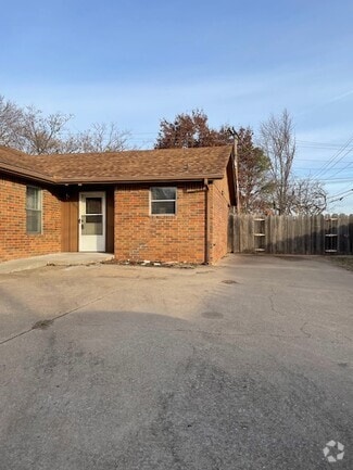 Building Photo - 2601 Martin Ln