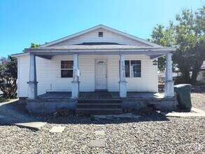 Building Photo - 929 7th St