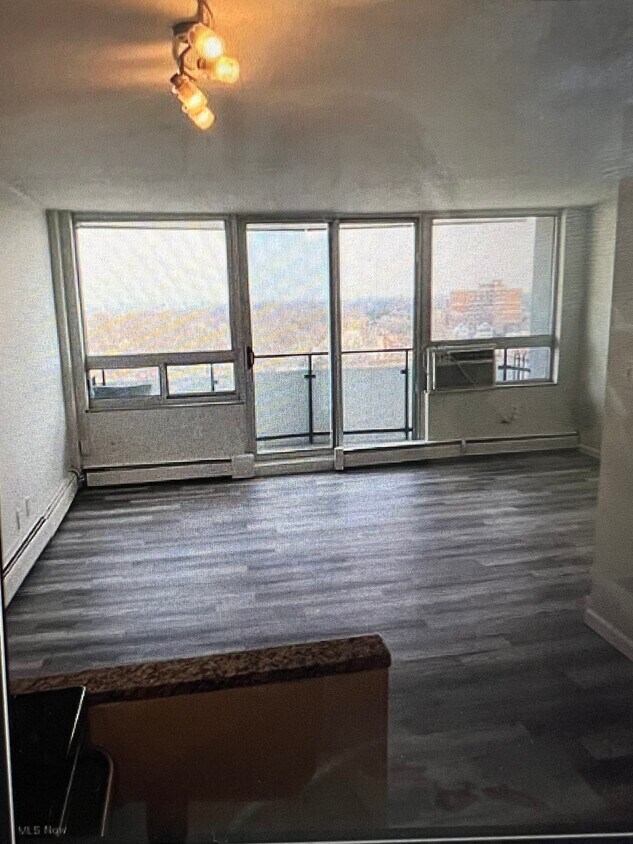 Foto del edificio - 11811 Lake Ave