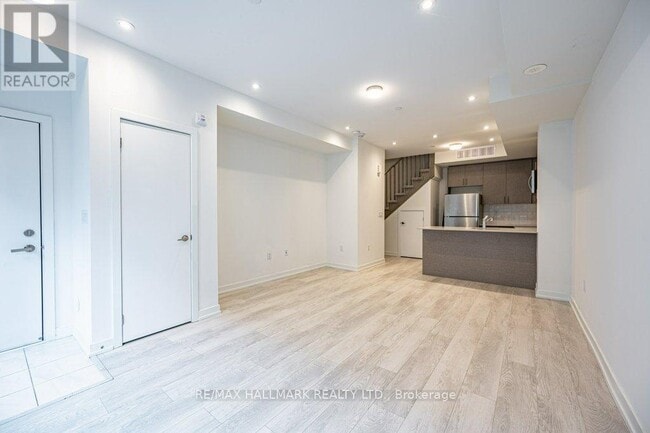 Building Photo - 3566 Colonial Dr