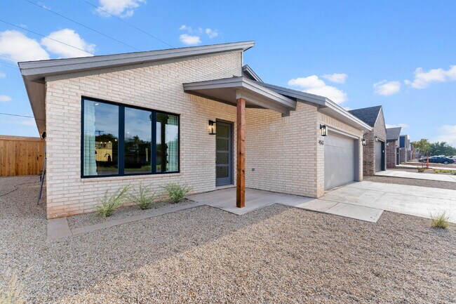 Building Photo - Pre-Leasing Fall of 2026!! Luxury Homes!!