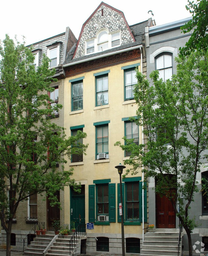 Foto principal - 2211 St James Pl
