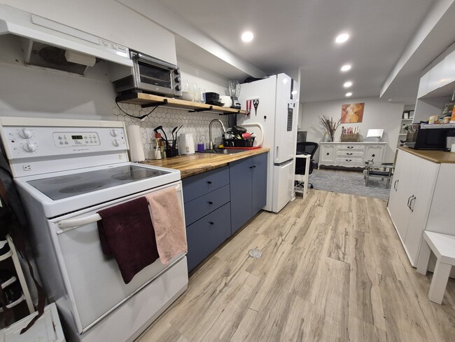 Building Photo - Jennifer Walker - Tenant Placement - Woodbine