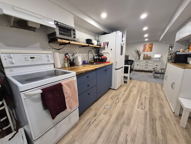 Photo du bâtiment - Jennifer Walker - Tenant Placement - Woodbine