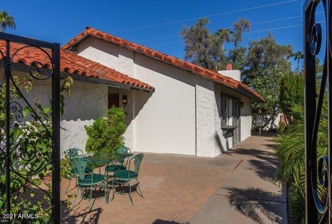 Building Photo - 5714 N Scottsdale Rd