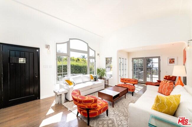 Foto del edificio - 1761 N Orange Grove Ave
