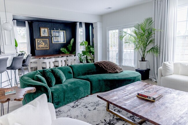 Foto del edificio - Spacious 4BR House in Elgin