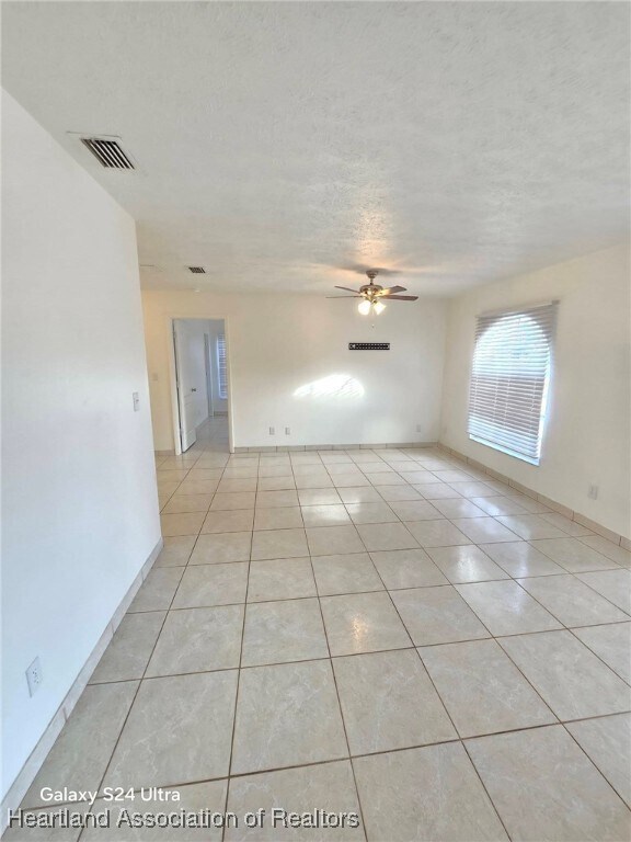 Foto del edificio - 9611 S Orange Blossom Blvd