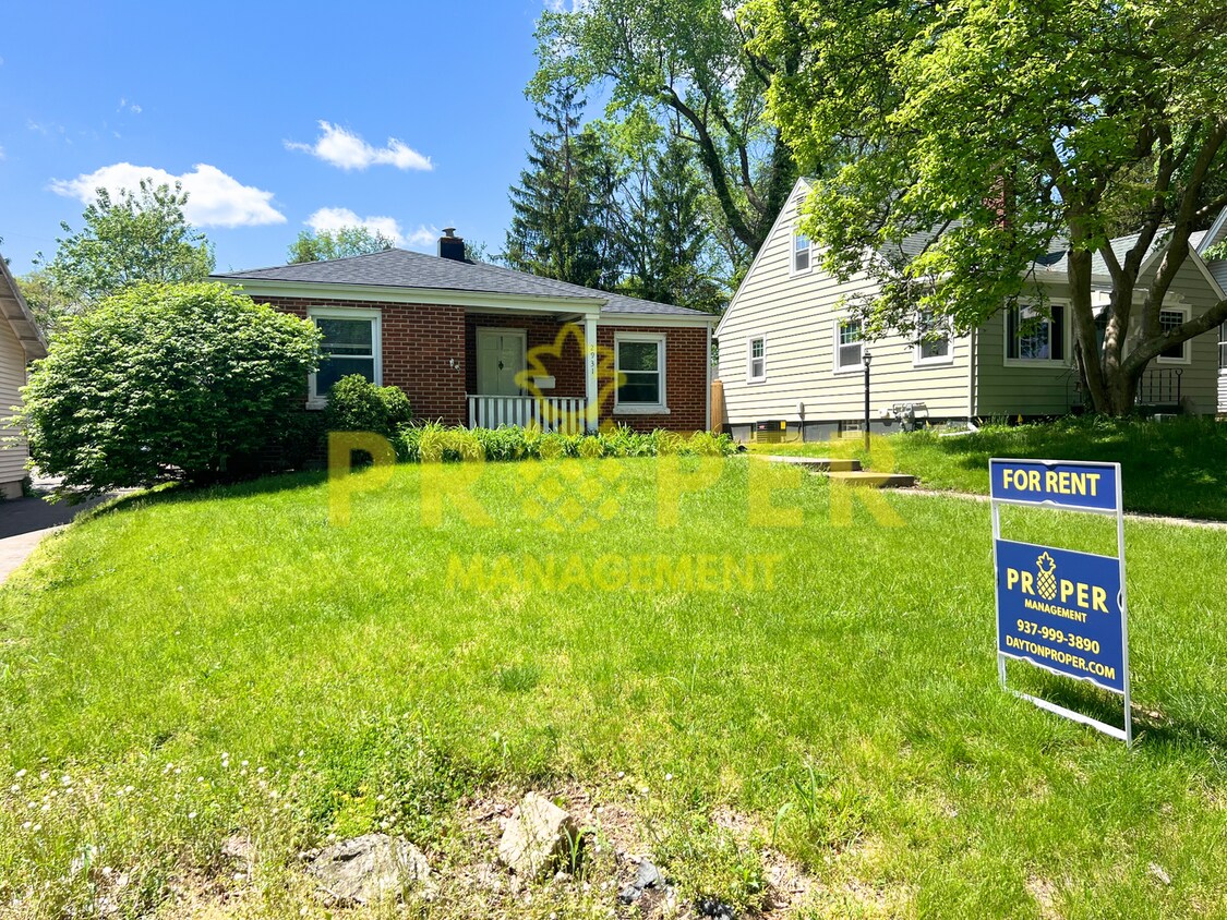 Primary Photo - beautiful 2 bedroom 1 bathroom brick bungalow