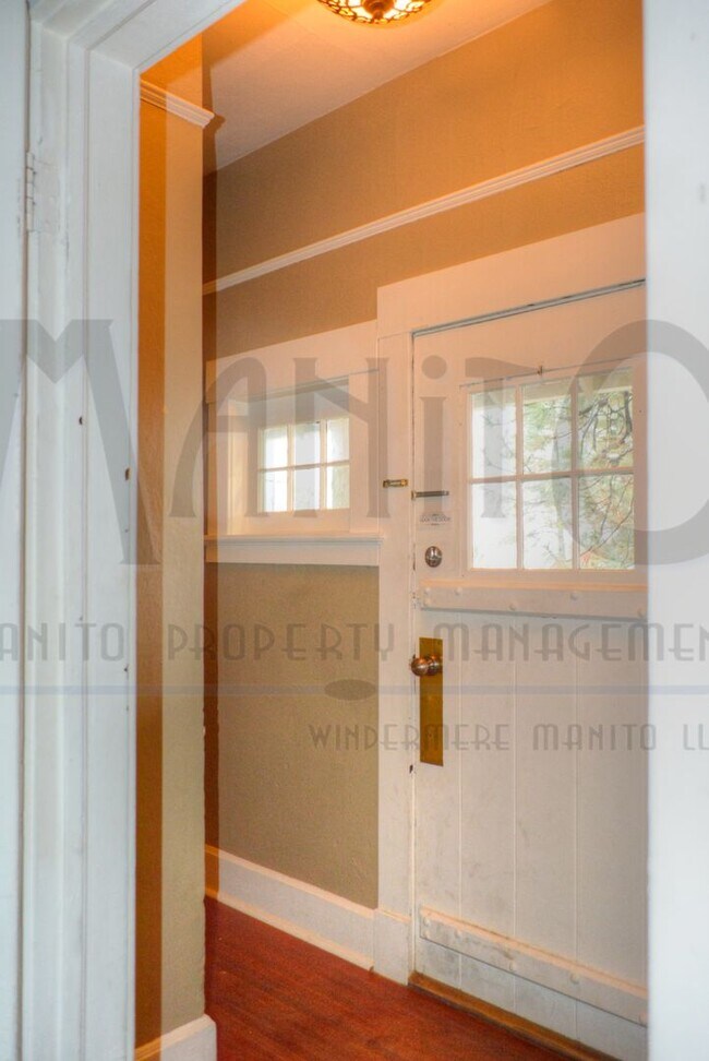 Building Photo - Historic Craftsman Home