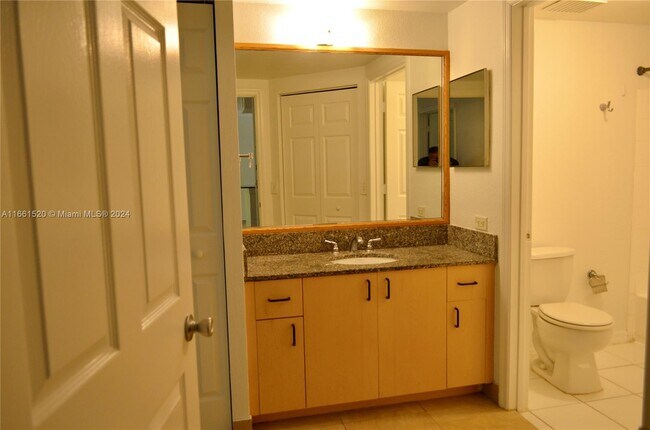 Building Photo - 2439 Centergate Dr