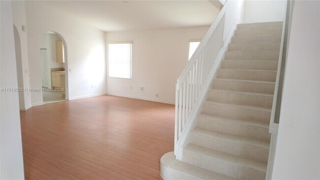 Building Photo - 983 NE 37th Ave