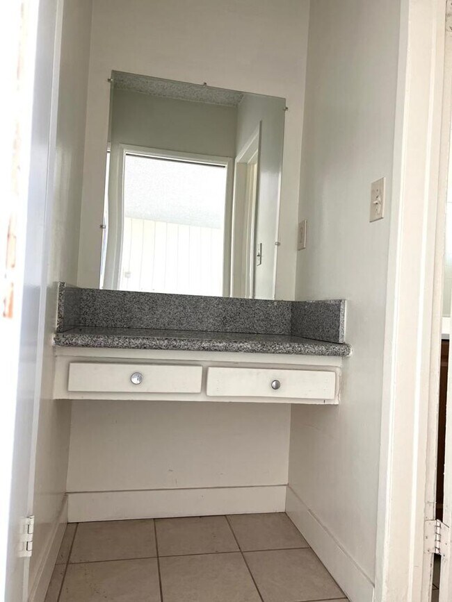 Foto del edificio - Runnymede For Rent