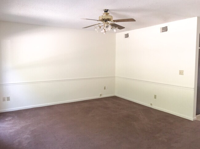 Foto del edificio - 350 Rucker Ln