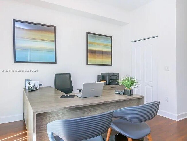 Foto del edificio - 6001 SW 70th St