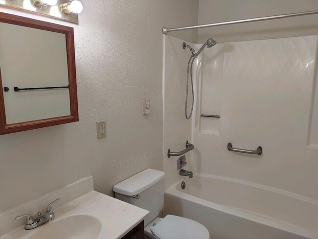 Building Photo - Dogwood Apartments