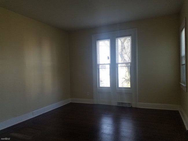 Building Photo - 4 br, 1 bath Apartment - 648 Elm St