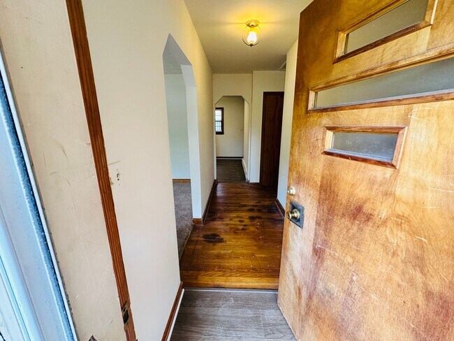 Building Photo - 3 Bedroom 2 Bath House 1 Car Garage