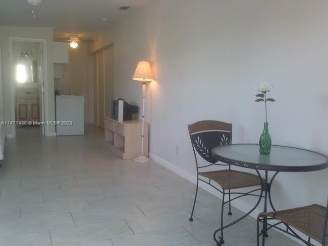 Foto del edificio - 2020 NE 26th St