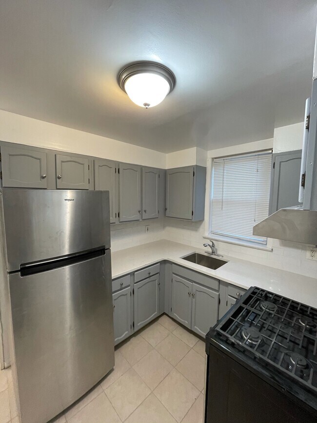 Foto del edificio - 2978 Lawton Ave