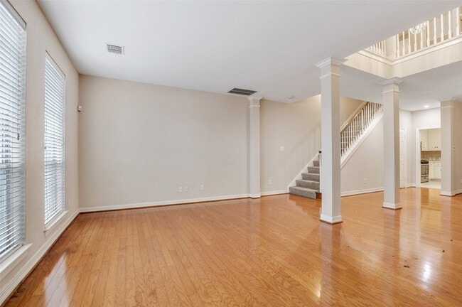 Foto del edificio - 1007 W Bluff St