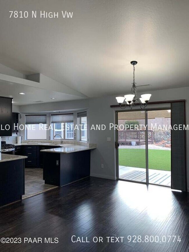 Foto del edificio - 7810 N High View
