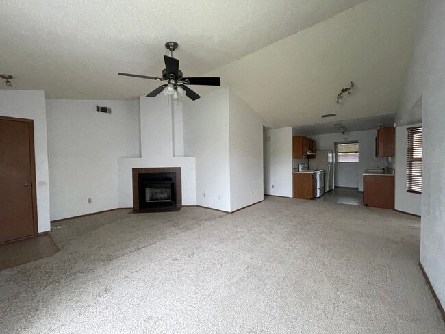 Building Photo - 900 Haynes Dr