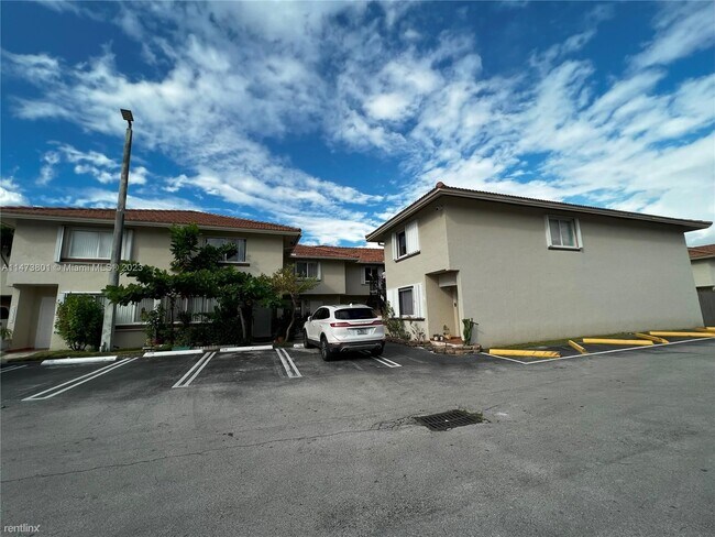 Foto del edificio - 3 br, 2 bath House - 351 NW 82nd Ave Apt 1118