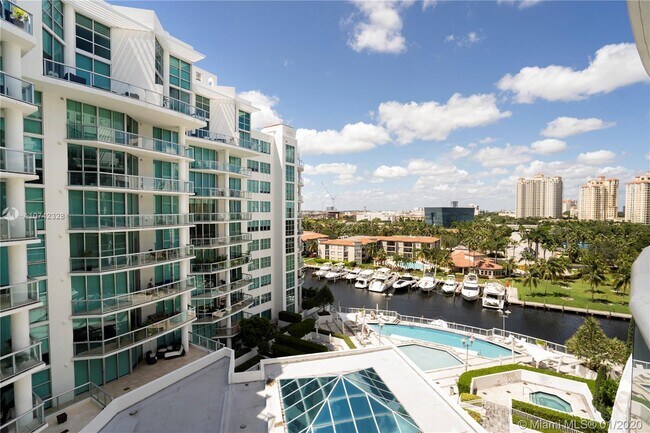 Foto del edificio - 3131 NE 188th St