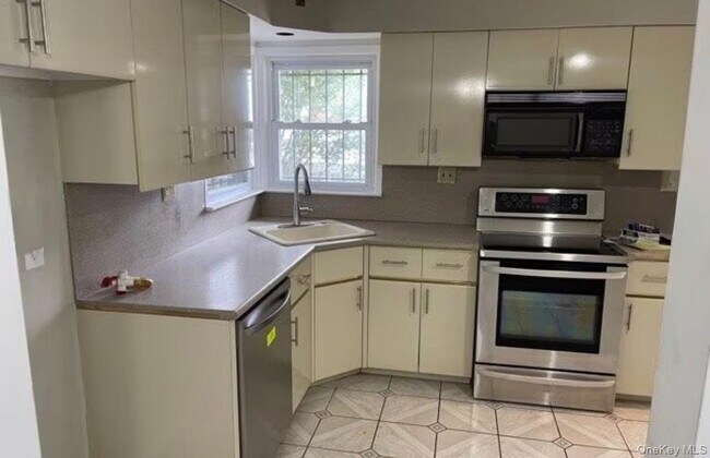 Foto del edificio - 848 Center Dr