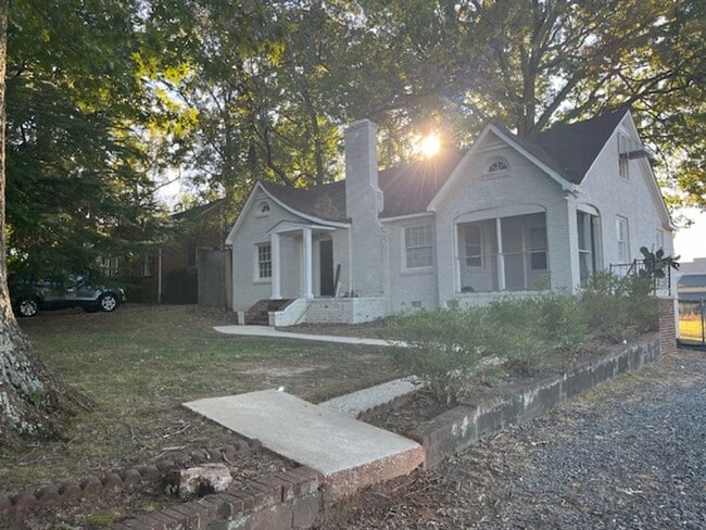 Building Photo - 1339 St Julien St