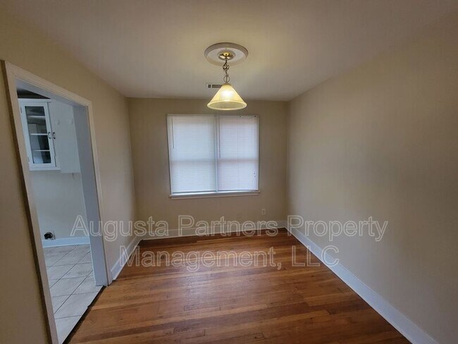 Foto del edificio - 1927 Wrightsboro Rd