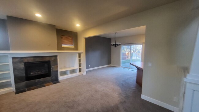 Foto del edificio - SE Bend 3 bed 2.5 bath Plus BONUS-Fenced