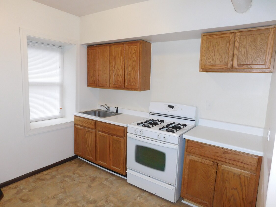 Kitchen - 44 N Parkside Ave