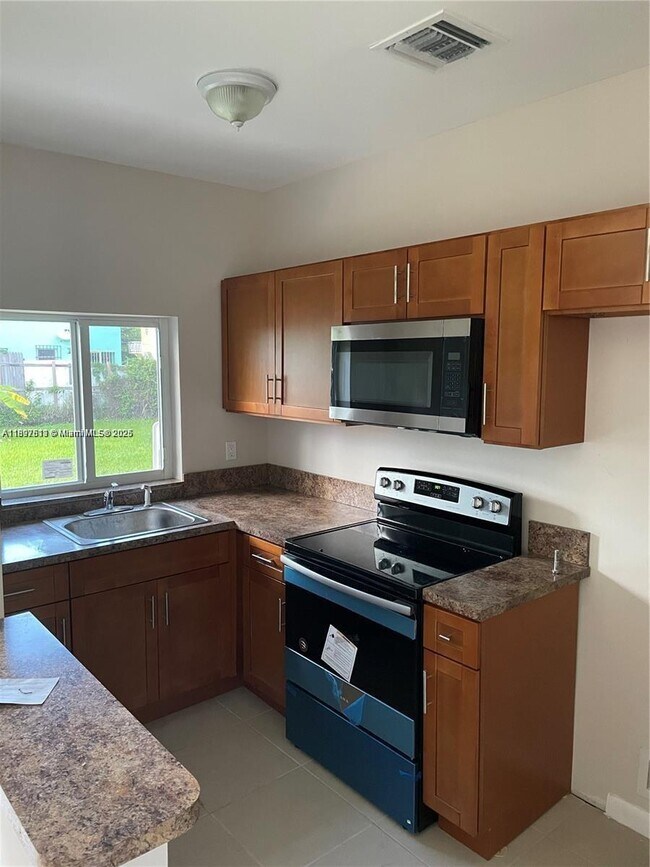 Foto del edificio - 8321 NE Miami Ct