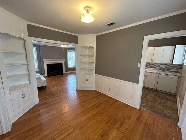 Foto del edificio - Highly sought after Monticello Unit Coming in April!