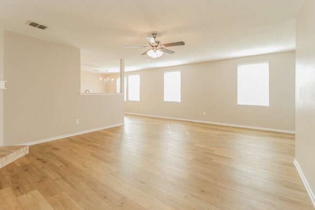 Building Photo - 517 Riverflat Dr