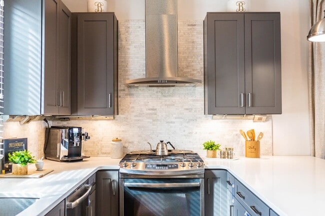 "Charming 3 Bed, 3 1/2 Baths Townhouse in Nashville's Desirable 37204 Neighborhood!" In The Heart... - "Charming 3 Bed, 3 1/2 Baths Townhouse in Nashville's Desirable 37204 Neighborhood!"
In The Heart...