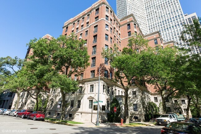 Foto del edificio - 2600 N Lakeview Ave