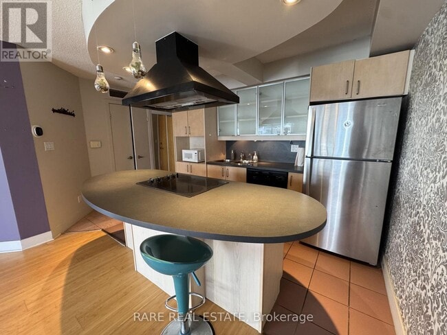 Building Photo - 550 Queens Quay W