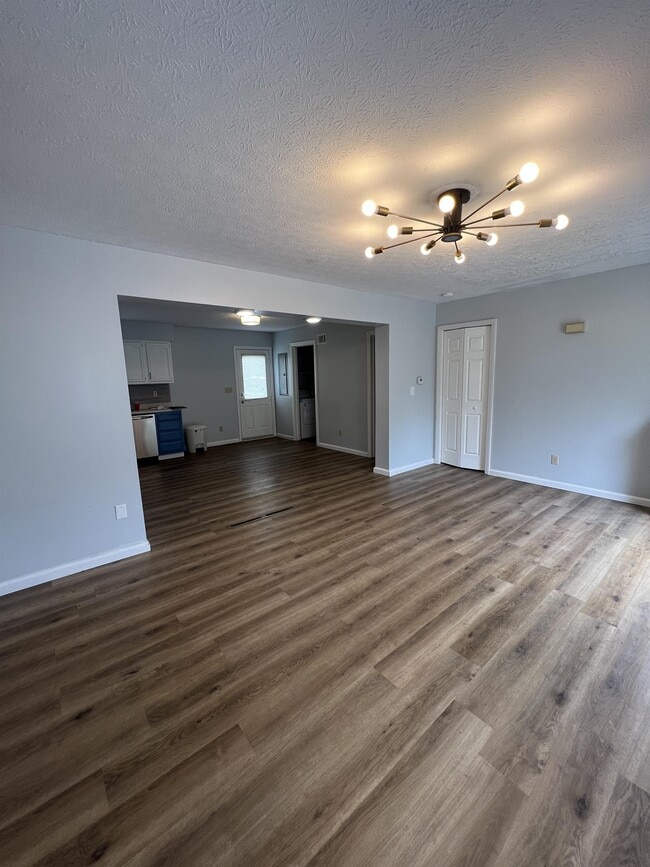 Building Photo - 1 Cedarstone Rd