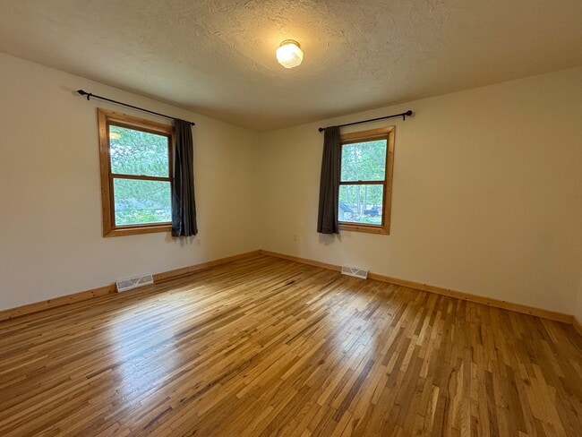 Building Photo - 2614 McKinney Lake Rd