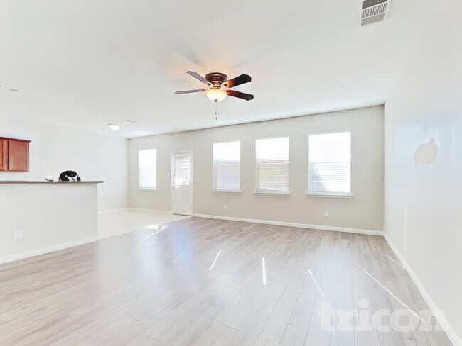 Foto del edificio - 4821 Cedar Springs Dr